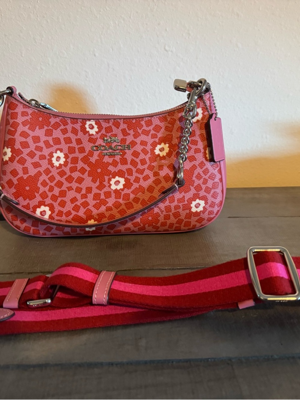Coach Teri Bag Pink & Red Floral - Picture 5 of 6